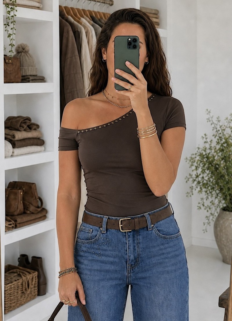 Camiseta Tachas marrón