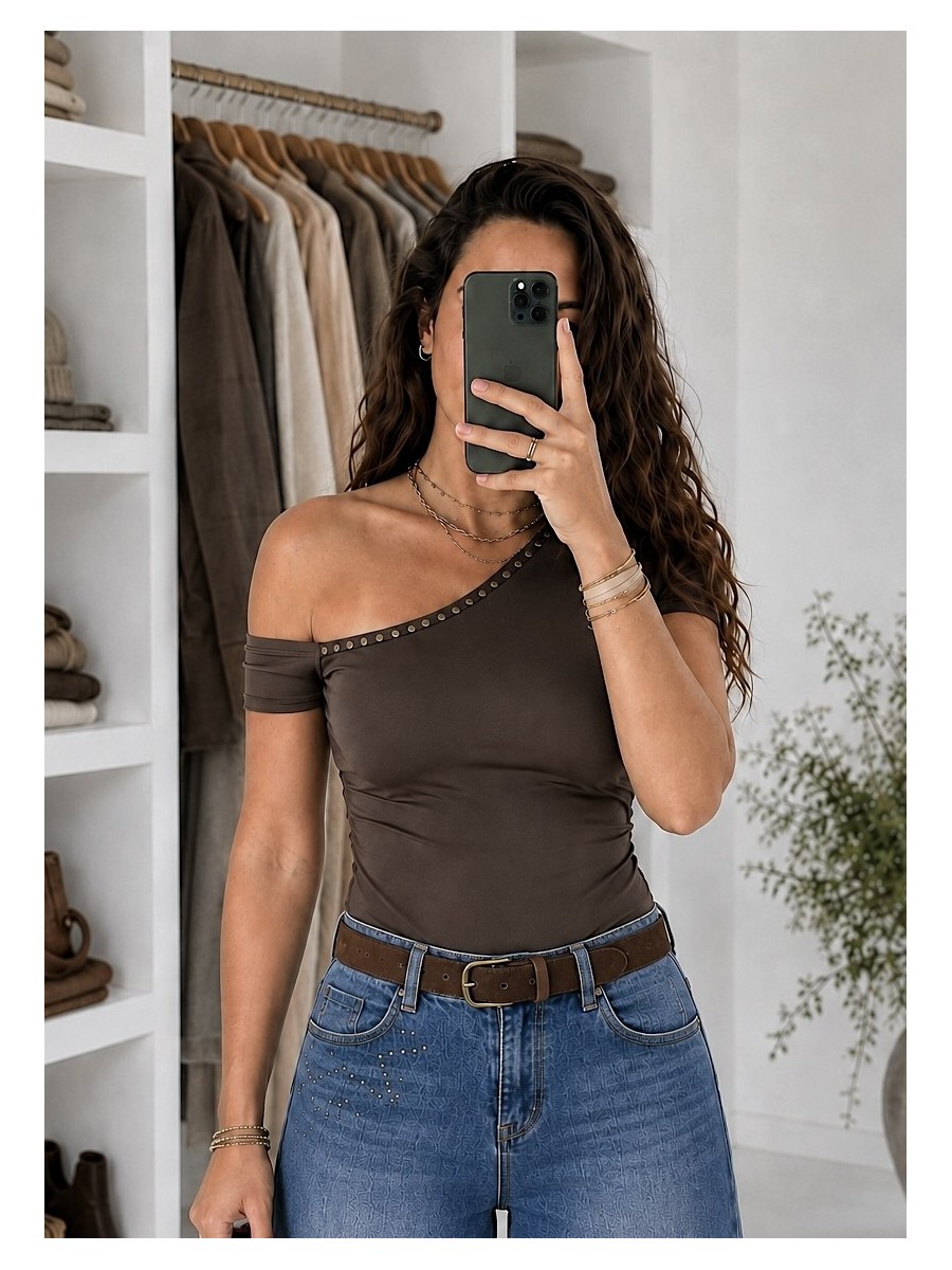 Camiseta Tachas marrón