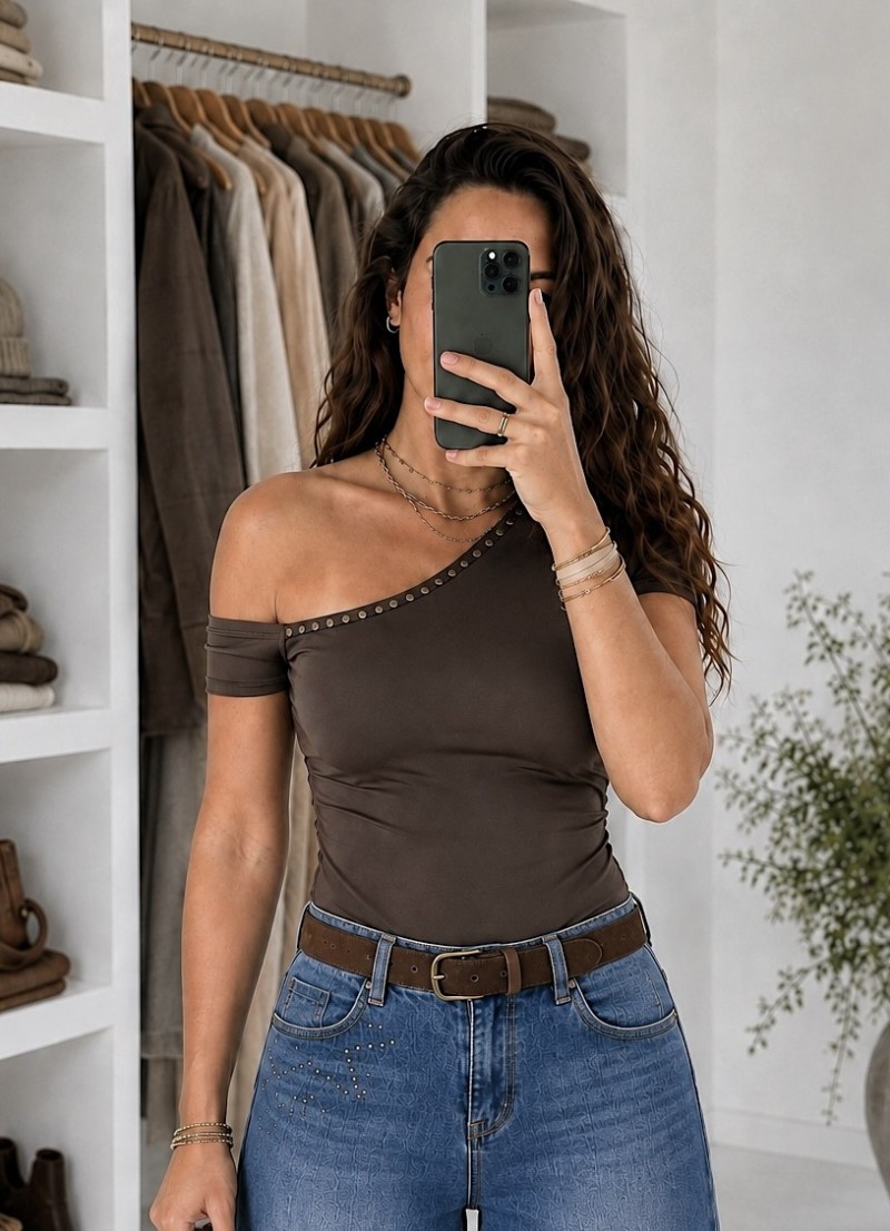 Camiseta Tachas marrón